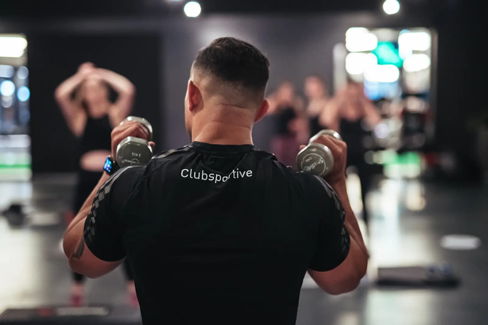 Clubsportive personal trainer at an interval workout session.