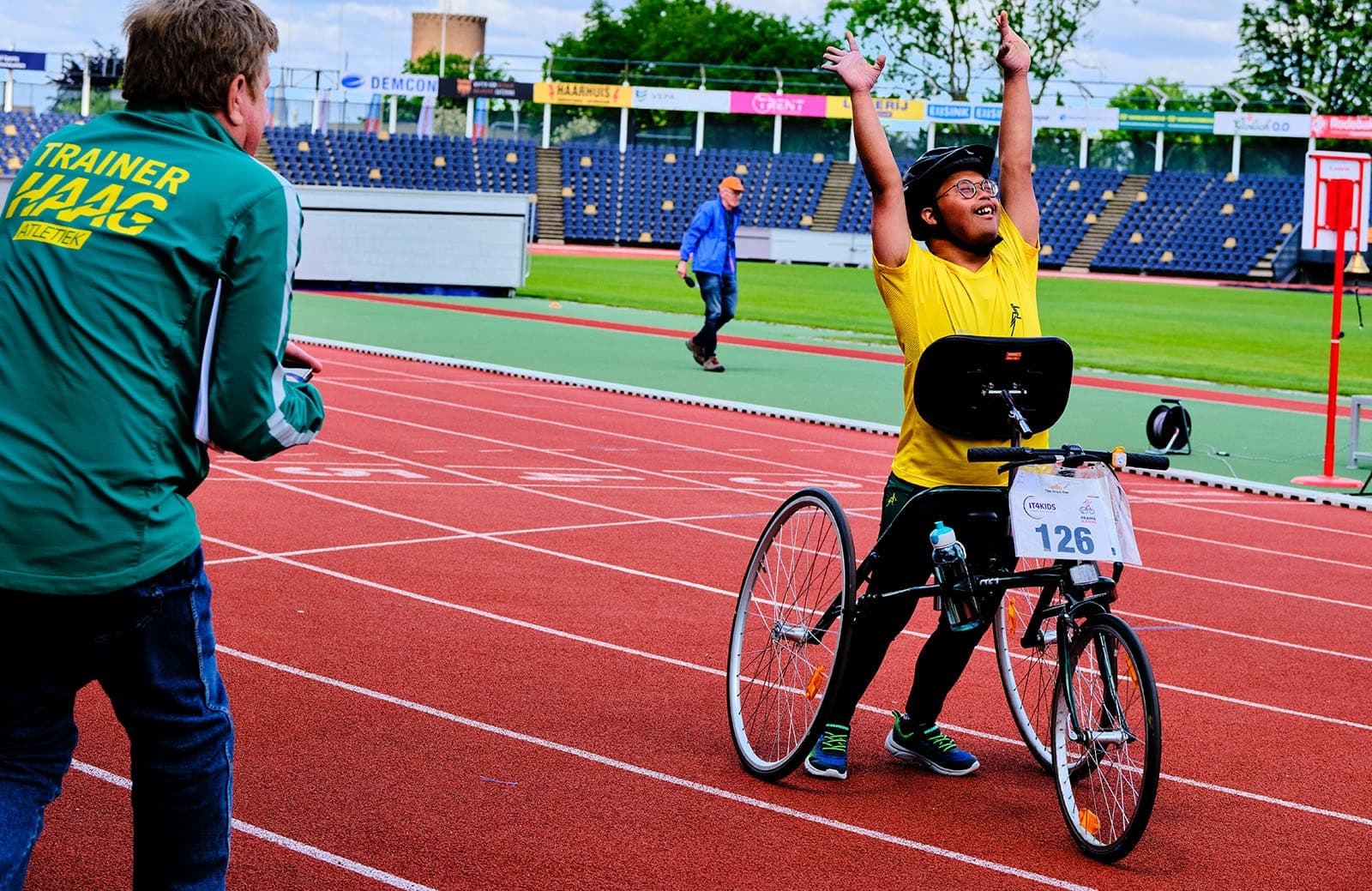 wishful-tree-clubsportive-amsterdam-zuidas-split-text-desktop