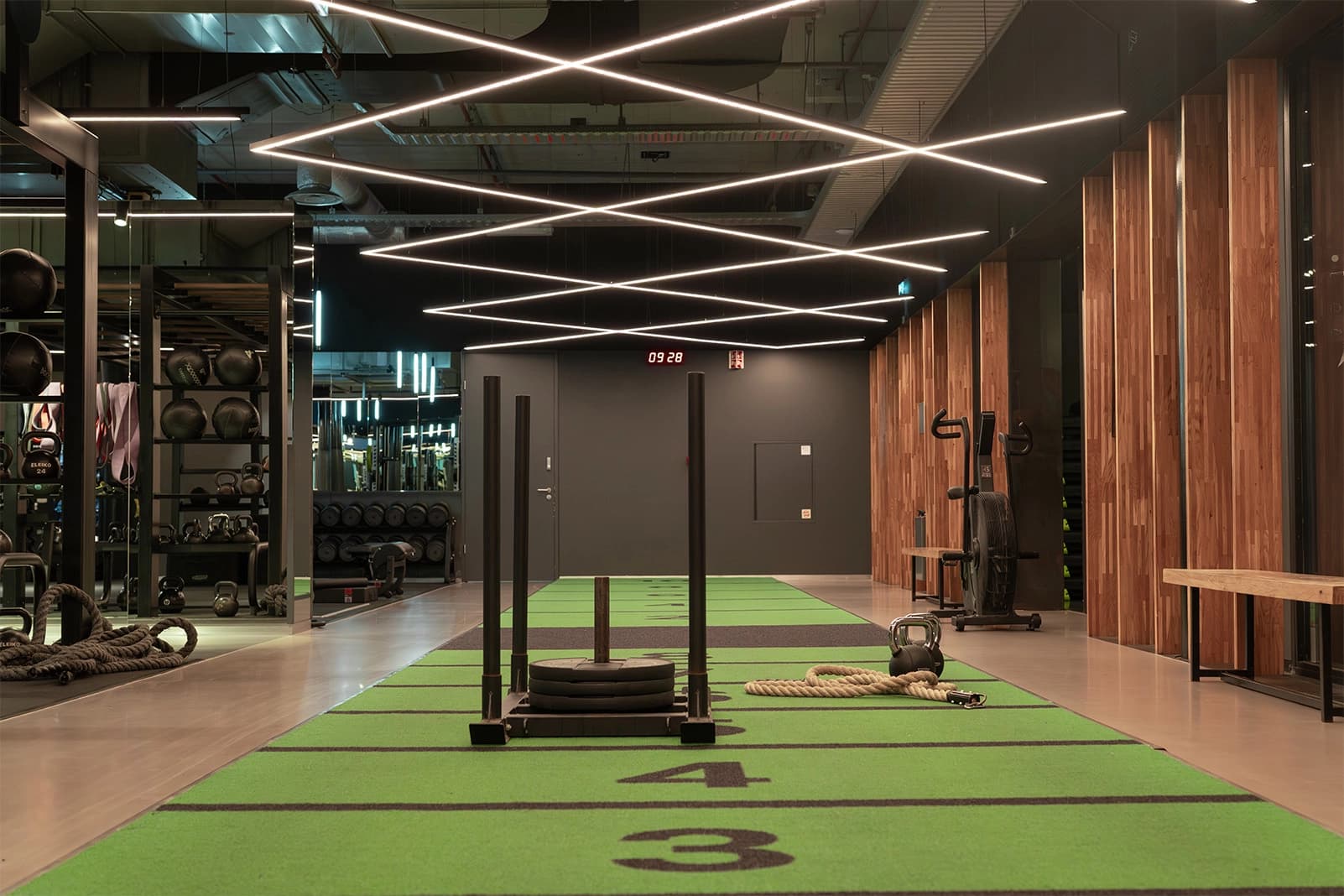 hyrox-clubsportive-amsterdam-zuidas-split-text-desktop